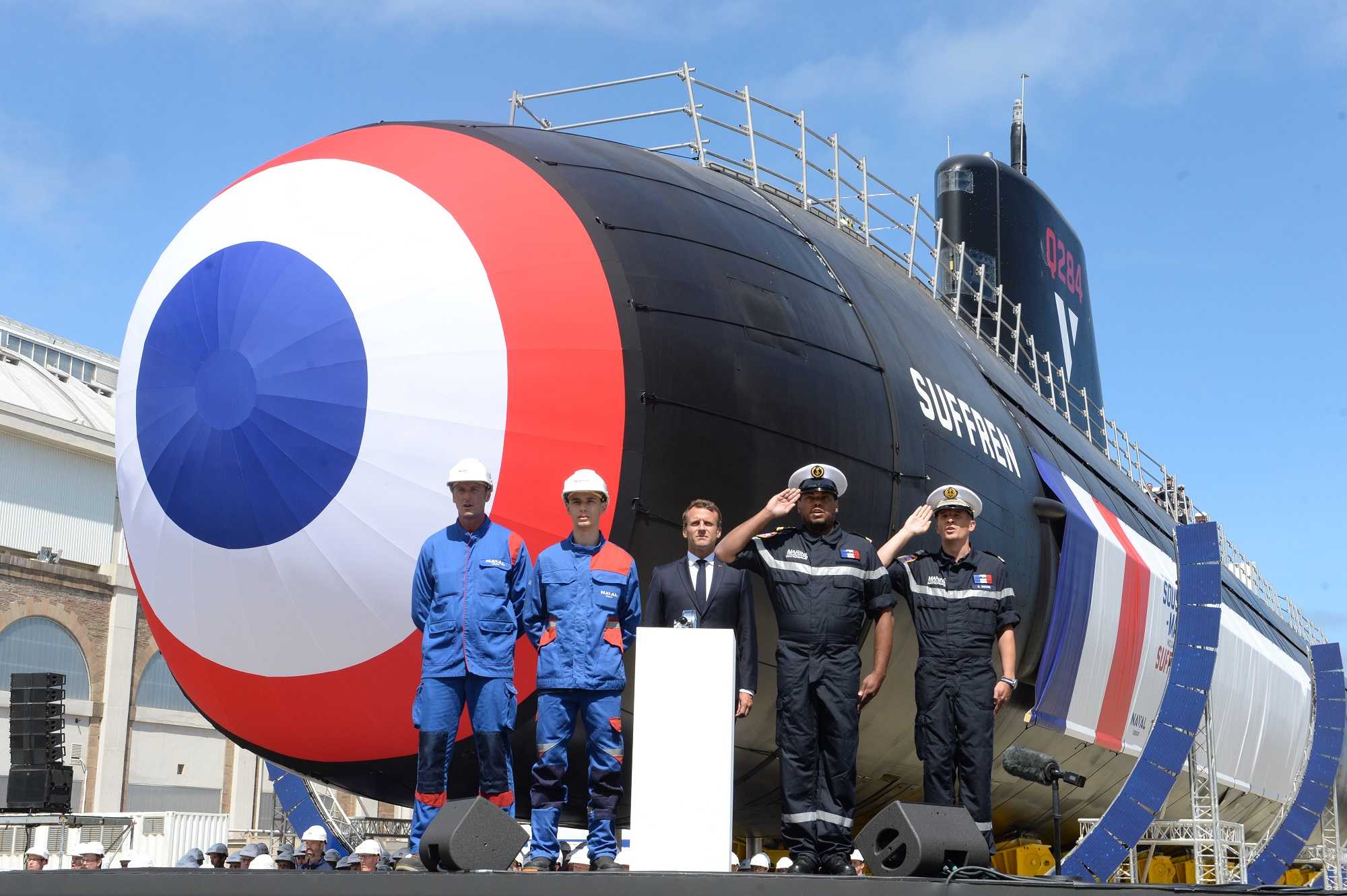 Fransa 9 milyar Euro'luk nükleer denizaltısının açılışını yaptı